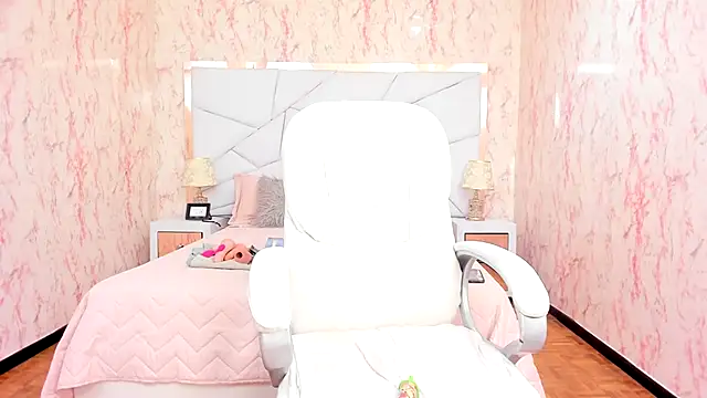 Emily Whinfre online show from 13, 9, 2025