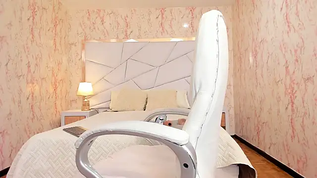 Emily Whinfre online show from 10, 1, 2026