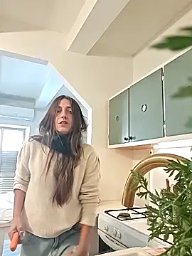 Snapshot of DaisyDea chatting on 5, 11, 2025 DaisyDea online show from 5, 11, 2025