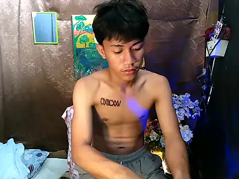 Snapshot of naughtyboyloy_0 chatting on 15, 9, 2025 naughtyboyloy 0 online show from 15, 9, 2025