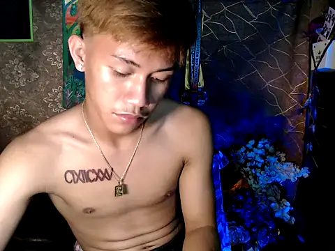 Snapshot of naughtyboyloy_0 chatting on 19, 9, 2025 naughtyboyloy 0 online show from 19, 9, 2025