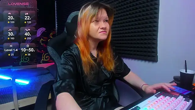 Nora lovvvv online show from 4, 10, 2025