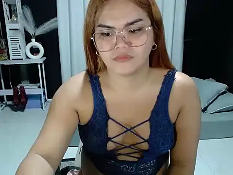 Snapshot of KylieSmith chatting on 15, 12, 2025 KylieSmith online show from 15, 12, 2025