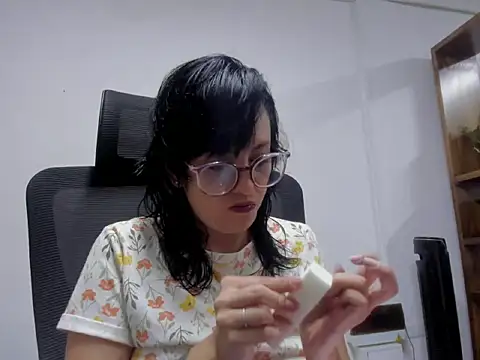 dalila macherano1 online show from 17, 9, 2025