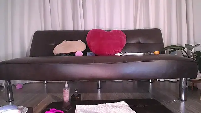 Liz Hu online show from 19, 9, 2025