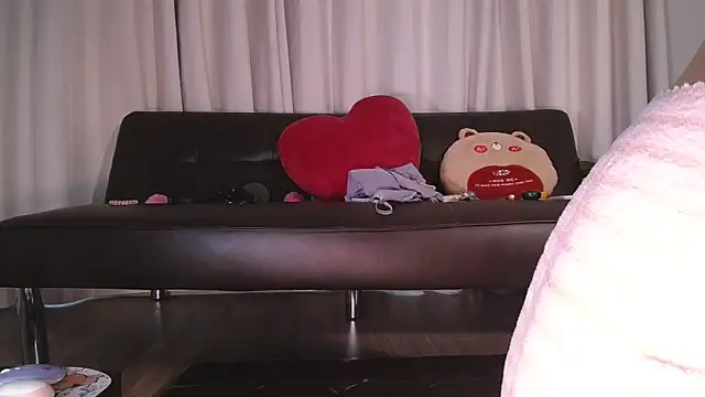 Liz Hu online show from 23, 9, 2025