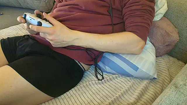 Breezydicksn online show from 4, 12, 2025