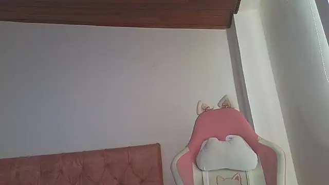 Snapshot of Crystal_Star_ chatting on 24, 10, 2025 Crystal Star online show from 24, 10, 2025