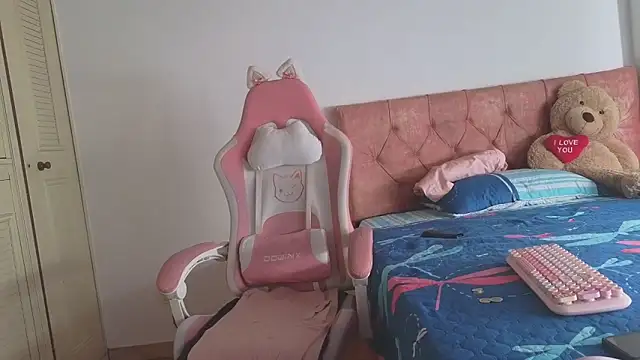 Snapshot of Crystal_Star_ chatting on 29, 10, 2025 Crystal Star online show from 29, 10, 2025