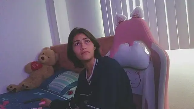 Snapshot of Crystal_Star_ chatting on 6, 11, 2025 Crystal Star online show from 6, 11, 2025