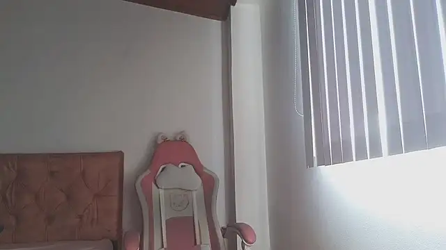 Snapshot of Crystal_Star_ chatting on 25, 10, 2025 Crystal Star online show from 25, 10, 2025