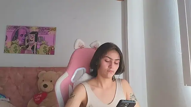 Snapshot of Crystal_Star_ chatting on 22, 11, 2025 Crystal Star online show from 22, 11, 2025