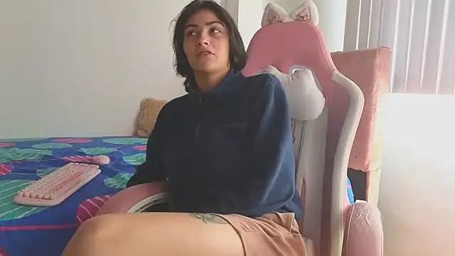 Snapshot of Crystal_Star_ chatting on 3, 11, 2025 Crystal Star online show from 3, 11, 2025