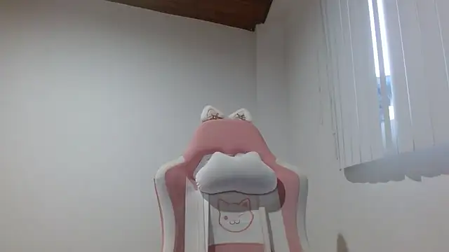 Snapshot of Crystal_Star_ chatting on 13, 9, 2025 Crystal Star online show from 13, 9, 2025