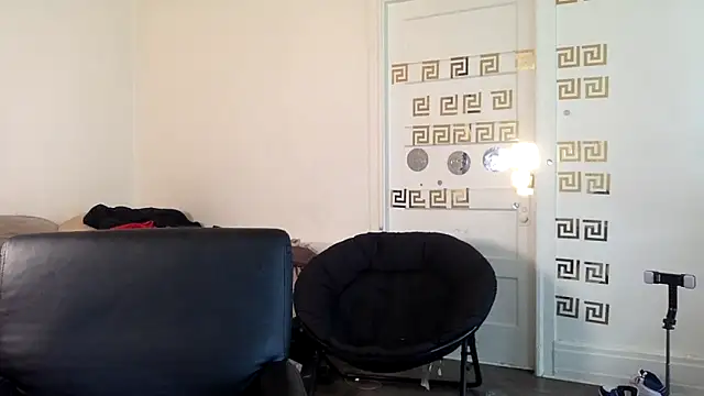 Diodre Benyoon online show from 11, 4, 2026