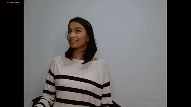 Snapshot of Gia_Lee chatting on 8, 11, 2025 Gia Lee online show from 8, 11, 2025