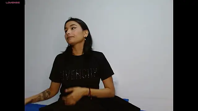 Snapshot of Gia_Lee chatting on 19, 11, 2025 Gia Lee online show from 19, 11, 2025