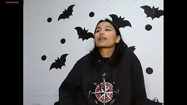 Snapshot of Gia_Lee chatting on 25, 10, 2025 Gia Lee online show from 25, 10, 2025