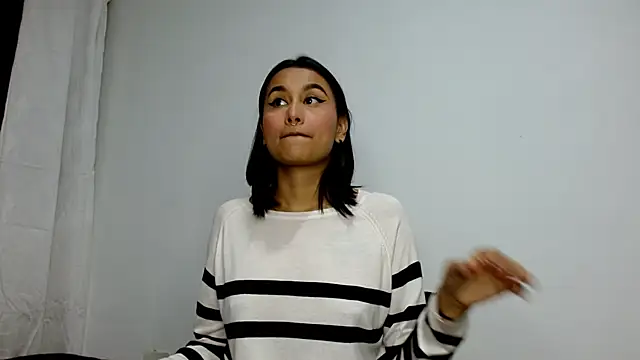 Snapshot of Gia_Lee chatting on 16, 9, 2025 Gia Lee online show from 16, 9, 2025