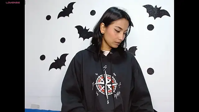 Snapshot of Gia_Lee chatting on 28, 10, 2025 Gia Lee online show from 28, 10, 2025