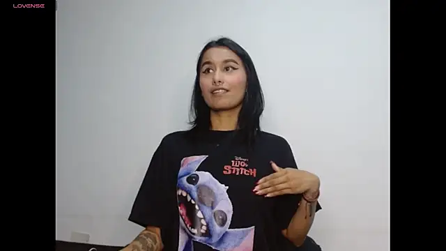 Snapshot of Gia_Lee chatting on 11, 11, 2025 Gia Lee online show from 11, 11, 2025