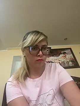 Snapshot of Crystal00Girl chatting on 14, 9, 2025 Crystal00Girl online show from 14, 9, 2025