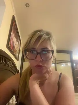 Snapshot of Crystal00Girl chatting on 17, 9, 2025 Crystal00Girl online show from 17, 9, 2025