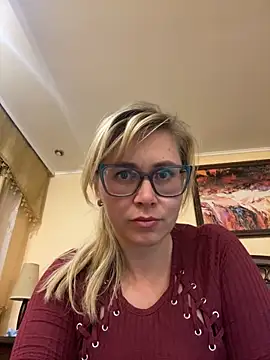 Snapshot of Crystal00Girl chatting on 3, 10, 2025 Crystal00Girl online show from 3, 10, 2025