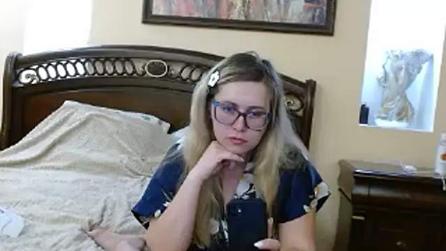 Snapshot of Crystal00Girl chatting on 22, 11, 2025 Crystal00Girl online show from 22, 11, 2025