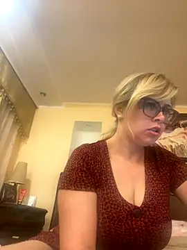 Snapshot of Crystal00Girl chatting on 27, 9, 2025 Crystal00Girl online show from 27, 9, 2025