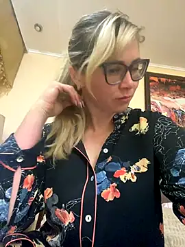 Snapshot of Crystal00Girl chatting on 29, 9, 2025 Crystal00Girl online show from 29, 9, 2025