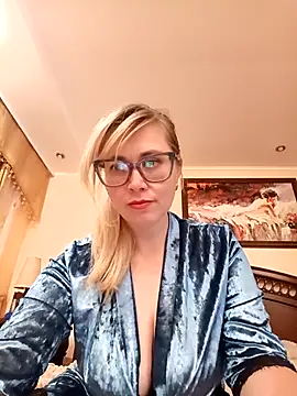 Snapshot of Crystal00Girl chatting on 16, 10, 2025 Crystal00Girl online show from 16, 10, 2025