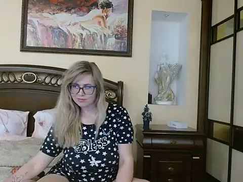 Crystal00Girl online show from 23, 12, 2025