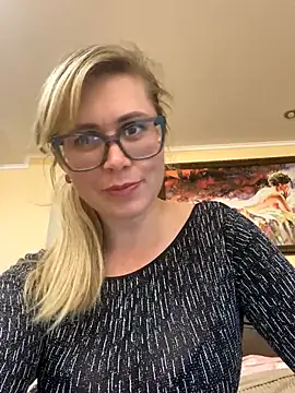 Snapshot of Crystal00Girl chatting on 21, 9, 2025 Crystal00Girl online show from 21, 9, 2025