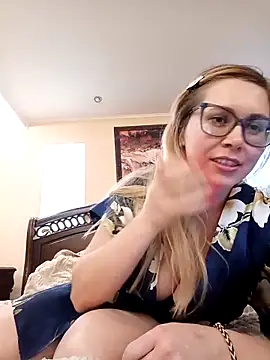 Snapshot of Crystal00Girl chatting on 3, 11, 2025 Crystal00Girl online show from 3, 11, 2025