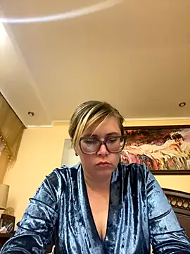 Snapshot of Crystal00Girl chatting on 18, 10, 2025 Crystal00Girl online show from 18, 10, 2025