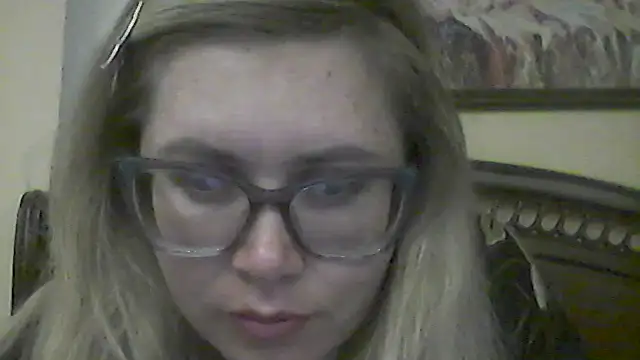 Snapshot of Crystal00Girl chatting on 1, 11, 2025 Crystal00Girl online show from 1, 11, 2025