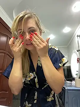 Snapshot of Crystal00Girl chatting on 15, 10, 2025 Crystal00Girl online show from 15, 10, 2025