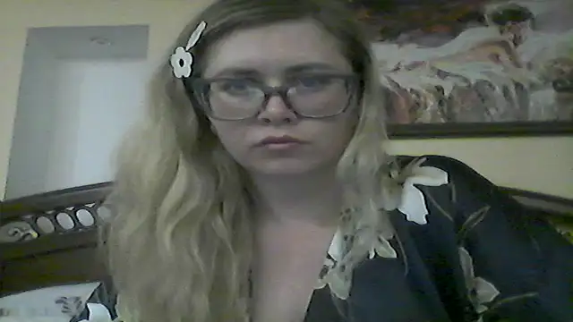 Snapshot of Crystal00Girl chatting on 6, 11, 2025 Crystal00Girl online show from 6, 11, 2025