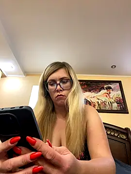 Snapshot of Crystal00Girl chatting on 29, 10, 2025 Crystal00Girl online show from 29, 10, 2025