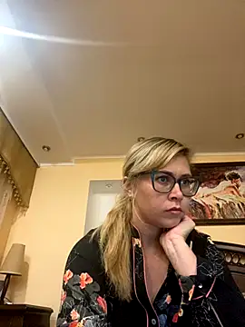 Snapshot of Crystal00Girl chatting on 20, 9, 2025 Crystal00Girl online show from 20, 9, 2025