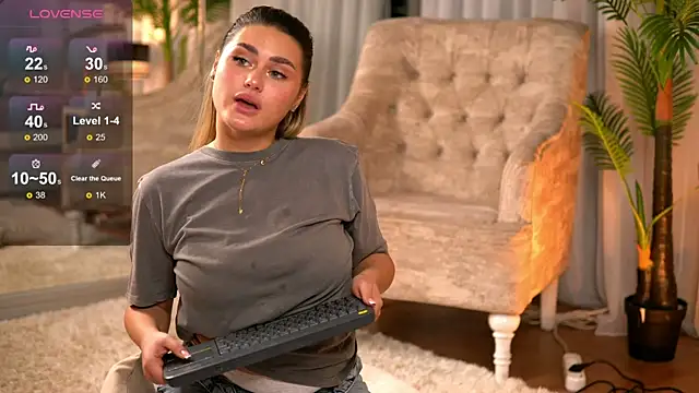 KayaAzur online show from 9, 9, 2025