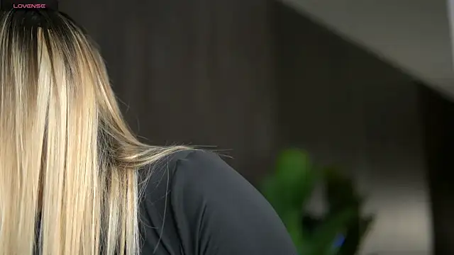 KayaAzur online show from 14, 11, 2025