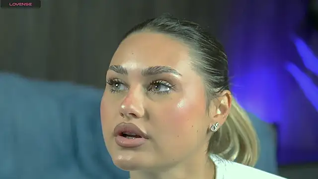 KayaAzur online show from 10, 10, 2025