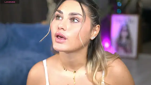 KayaAzur online show from 11, 11, 2025