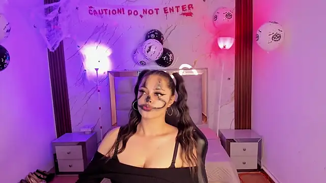 Lizeth Salazar online show from 4, 10, 2025