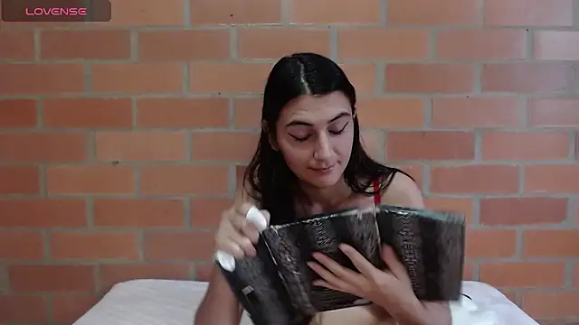 Montserrat Jay online show from 4, 10, 2025