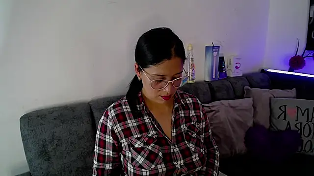 Alana steel 1 online show from 27, 2, 2026