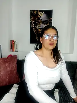 Alana steel 1 online show from 25, 9, 2025