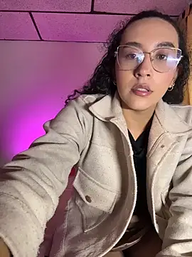 alehia cute online show from 2, 7, 2026